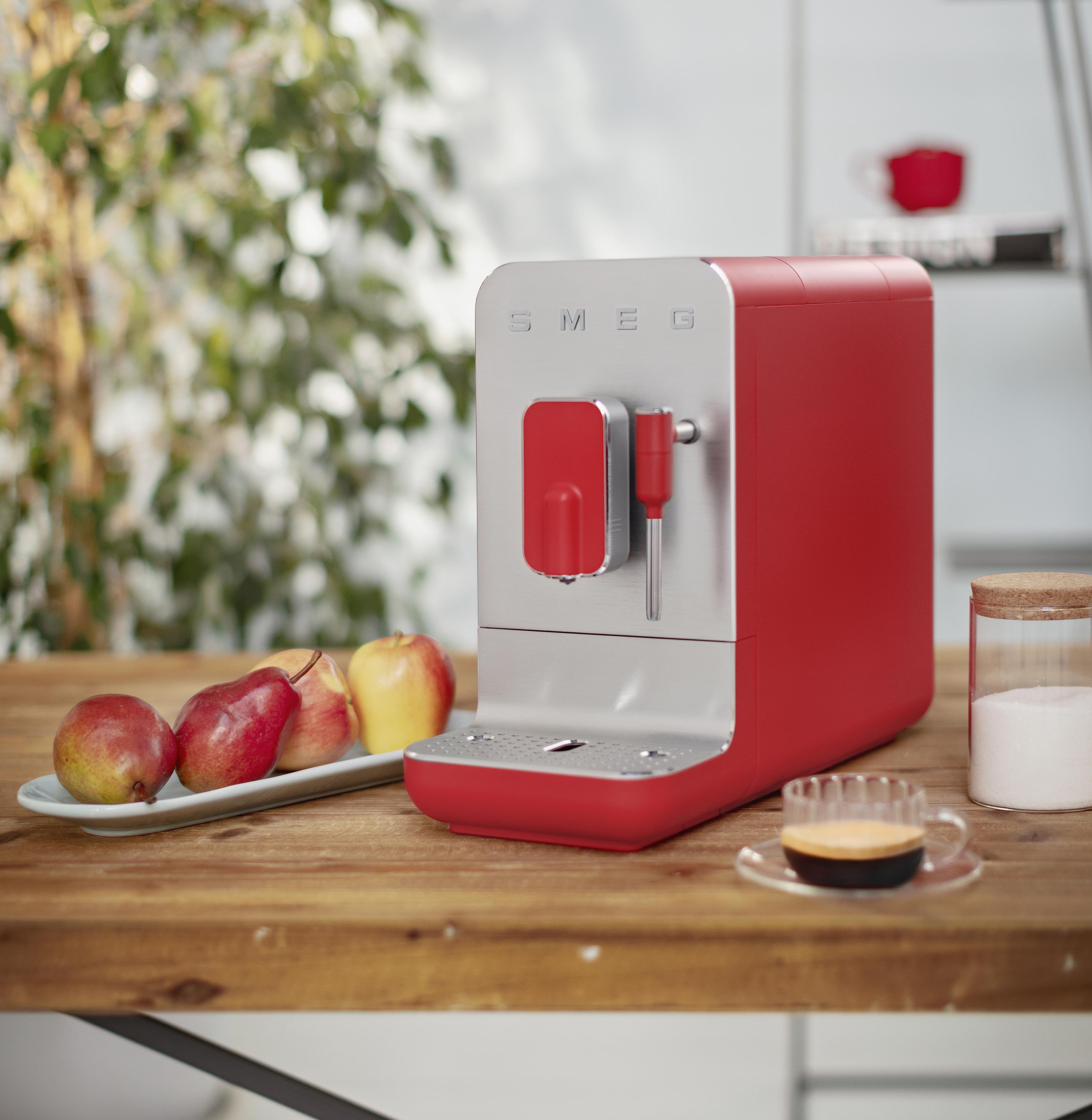 SMEG Kaffeevollautomat Kaffeemaschine Rot matt BCC02RDMEU + Pfanne Ø28cm |  Kaffeezubereiter | Elektrische Küchengeräte | Küche | Markenwarenshop